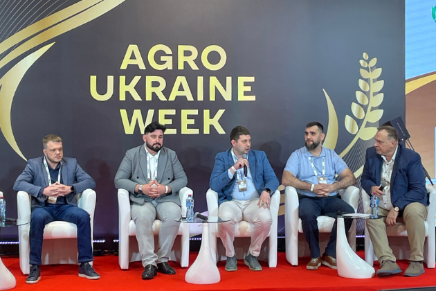Зліва направо: заступник директора департаменту зберігання Кернел Кирило Винокуров, директор департаменту з елеваторного та складського господарства ТАС Агро Ярослав Стратуца, директор з розвитку АЛМЕЙДА ГРУП Артем Ремпен, керівник &nbsp;Agro Marketing Agency Святослав Ткаченко, директор Спілки&nbsp;Борошномели України Родіон Рибчинський